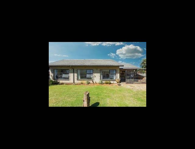 3 BEDROOM HOUSE FOR SALE IN BRACKENHURST